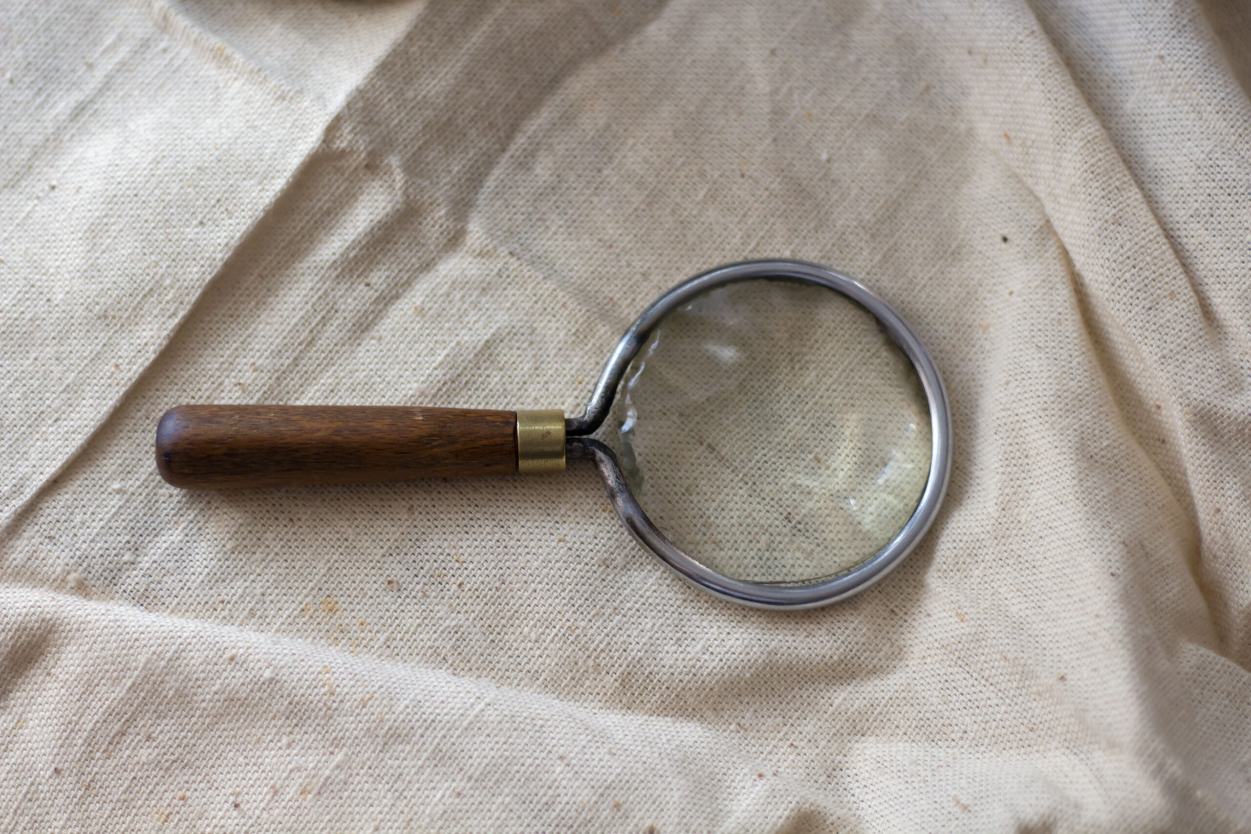 VistaCreate-470626690-stock-photo-old-vintage-retro-loupe-magnifier-canvas-searching-concept